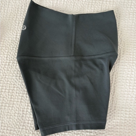 NWOT lululemon sz 2 grey align short 4” - Picture 2 of 6